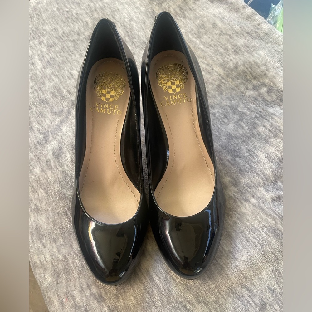 Brand new, never worn, Vince camuto pumps